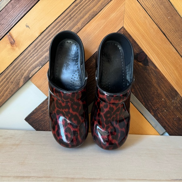 Dansko Red and Black Cheetah Clogs size 36 - Picture 4 of 6
